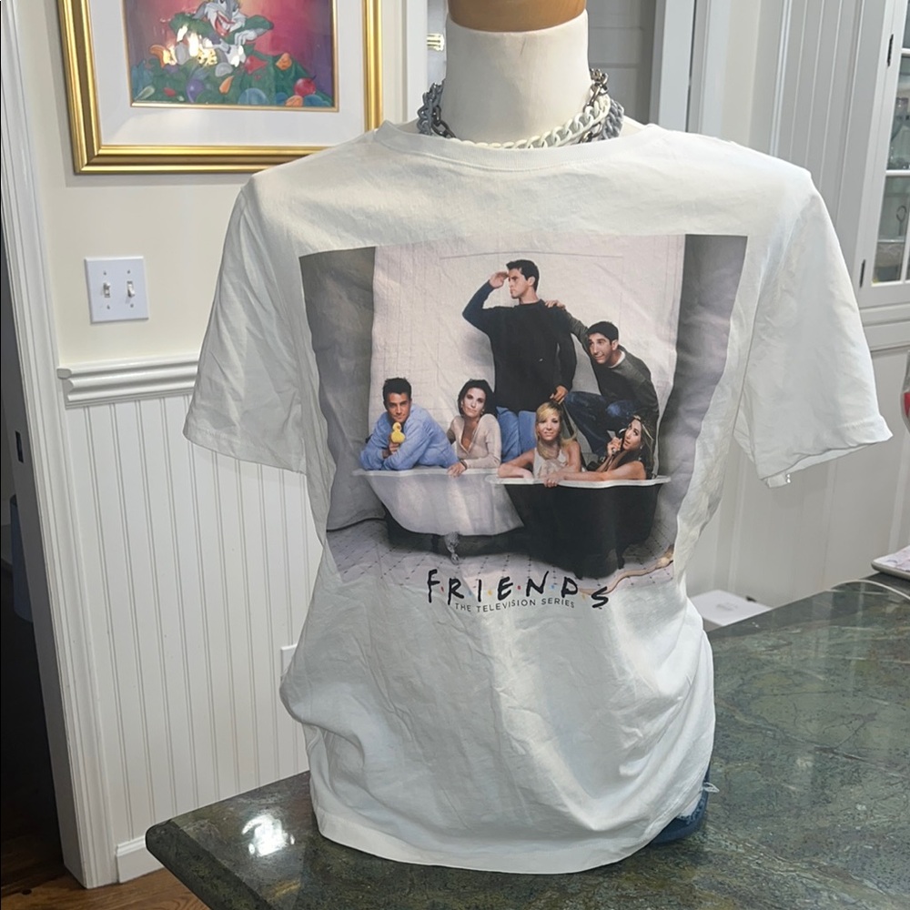 H&M Friends Graphic T-Shirt💄💋